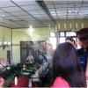 Pengunjung saat wisata sejarah ke gedung naskah linggarjati.
